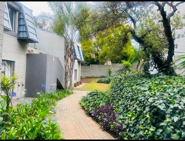 3 BEDROOM APARTMENT FOR SALE IN BRYANSTON
